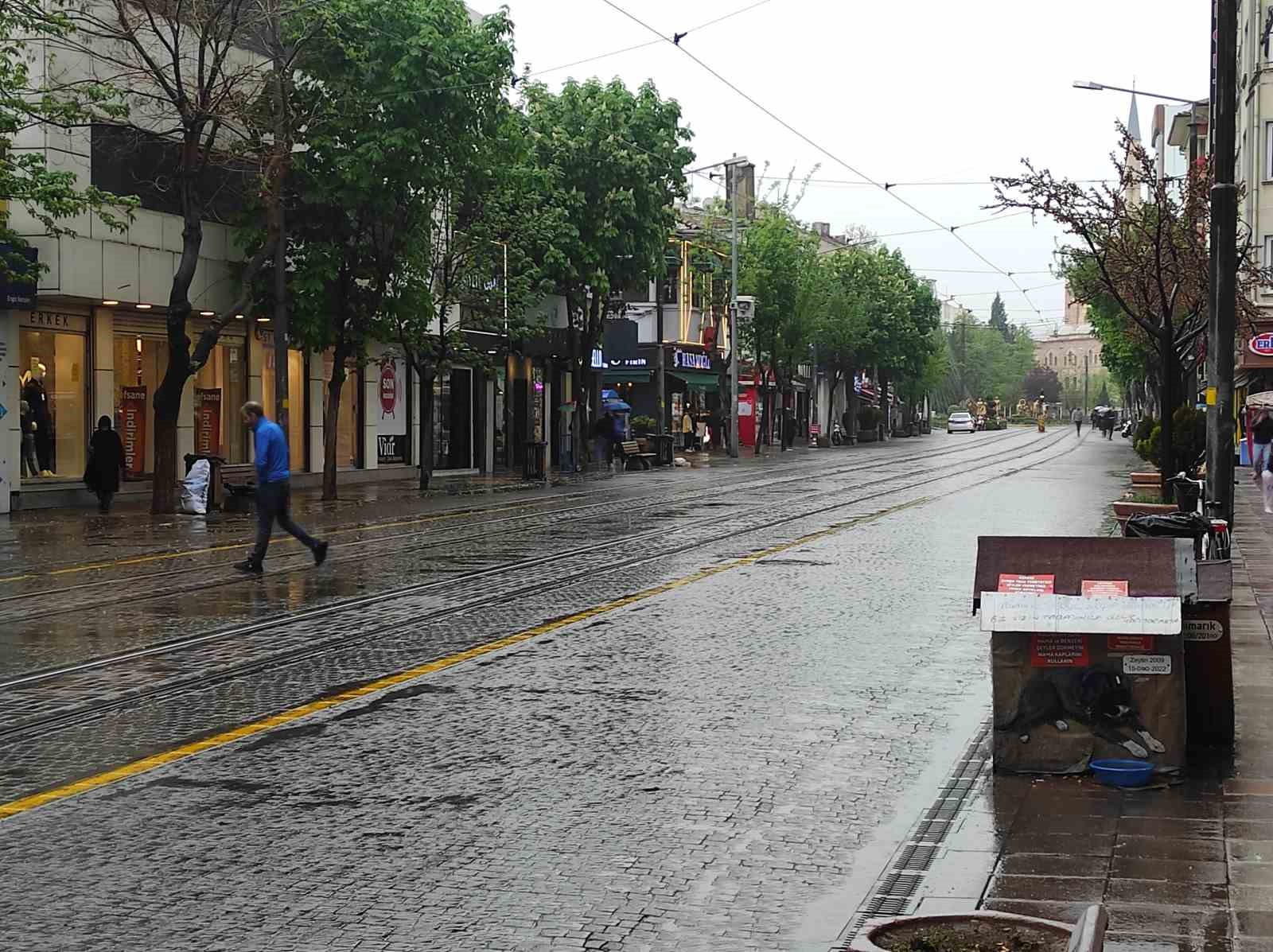 Yağmur, vatandaşların hafta sonu gezisine engel oldu