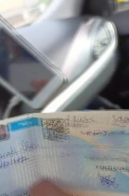 Güngören'de taksi şoförü, aracında bulduğu cüzdanı banka aracılığıyla bulduğu sahibine teslim etti