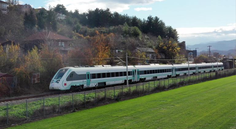 Bakan Uraloğlu: 2 yıl içerisinde yerli ve milli tren seti sayımız 25'e ulaşacak