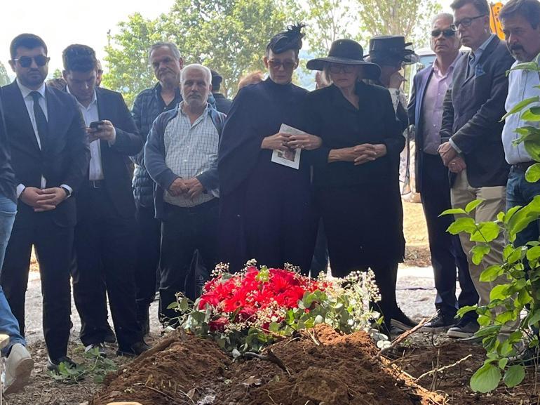 Korhan Berzeg'in kafatası ve kemikleri tabutla mezara koyuldu