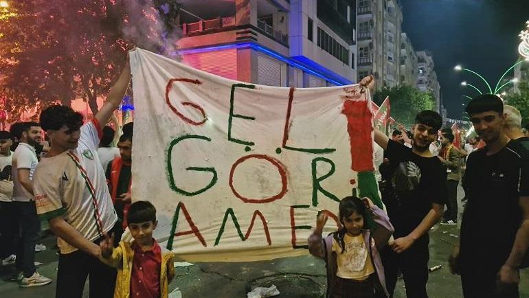 1’inci Lig'e yükselen Amed Sportif Faaliyetler taraftarı şampiyonluğu kutluyor