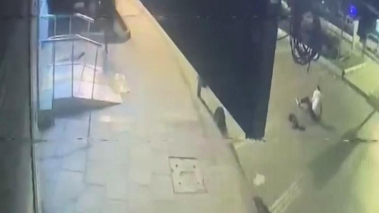 Bağcılar’da ATM önünde önce dövdüler sonra gasp ettiler
