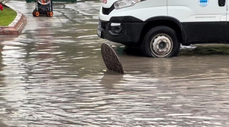 Milletvekili Hatipoğlu’ndan yağmur sonrası belediyeye tepki