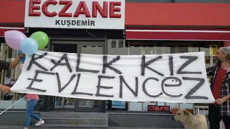 İzmir'de lösemi tedavisi gören Nehir'e hastane odasında sürpriz evlilik teklifi