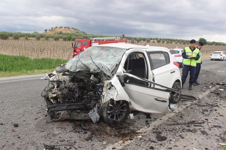 Manisa'da iki otomobil çarpıştı; TUTSO Başkanı ve 2 kişi yaralandı