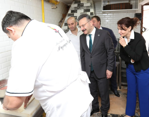 Vali Hüseyin Aksoy, köklü lezzet mekanlarını ziyaret etti