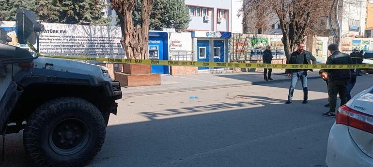 Diyarbakır'da 1 kişinin öldüğü, yoldan geçen 2 kişinin yaralandığı silahlı saldırıya 8 gözaltı