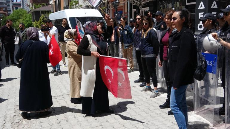 Van'da evlat nöbetindeki anneden kızına: Kardeş katili olma, gel