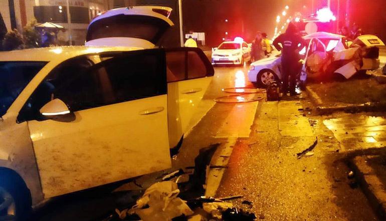 Erzurum'da, 2 otomobil çarpıştı: 3 ölü, 5 yaralı