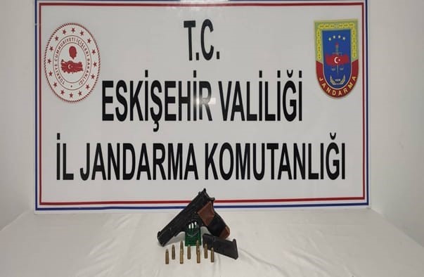 Jandarma ruhsatsız tabanca ve av tüfeği ele geçirdi