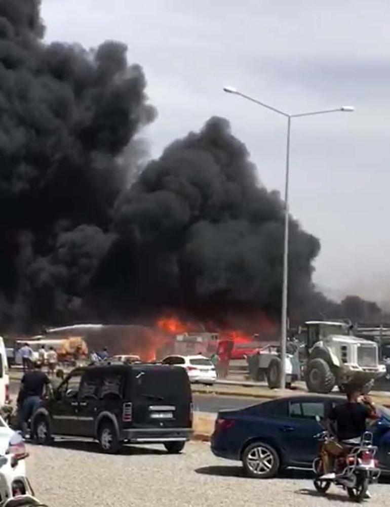 Gaziantep'te iş yerinde yangın; yakındaki 5 araç da kullanılamaz hale geldi