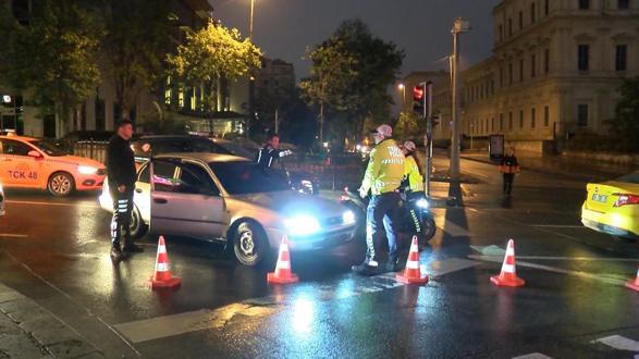Taksim'e çıkan yollar trafiğe kapatıldı, Polis İSPARK'ta araç sahiplerini aradı