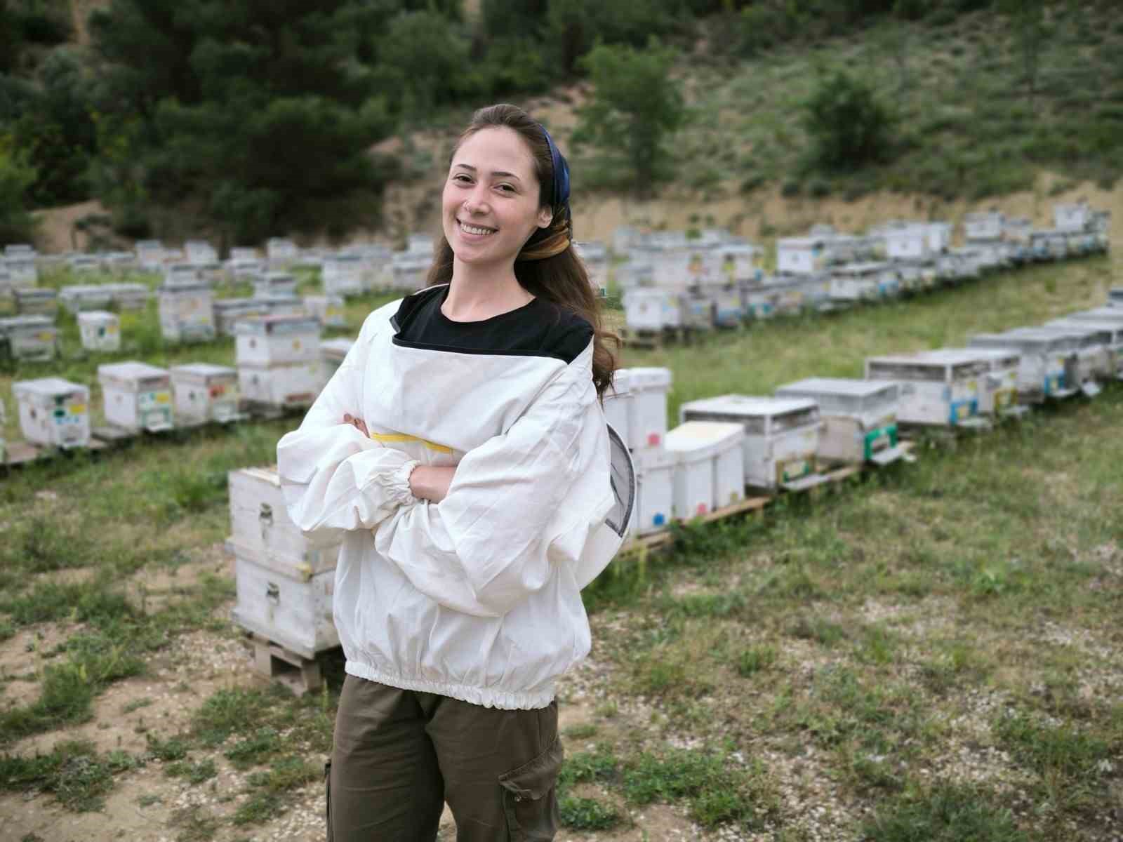 Arıköy’de arıcılık eğitimi alan genç kız böcek korkusunu yendi