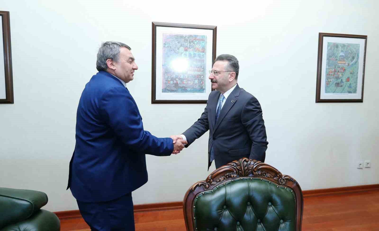 Tapu ve Kadastro bölge müdürü Eskişehir Valisi Hüseyin Aksoy’u ziyaret etti