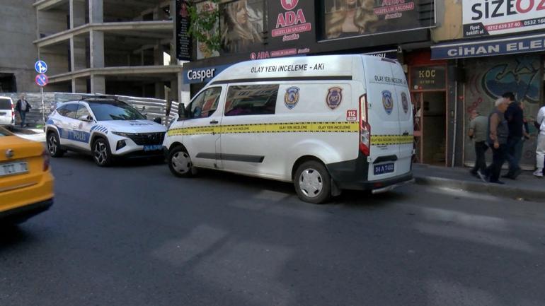 Bahçelievler'de havalandırma boşluğundan girip tavanı kırarak kuyumcuyu soydular