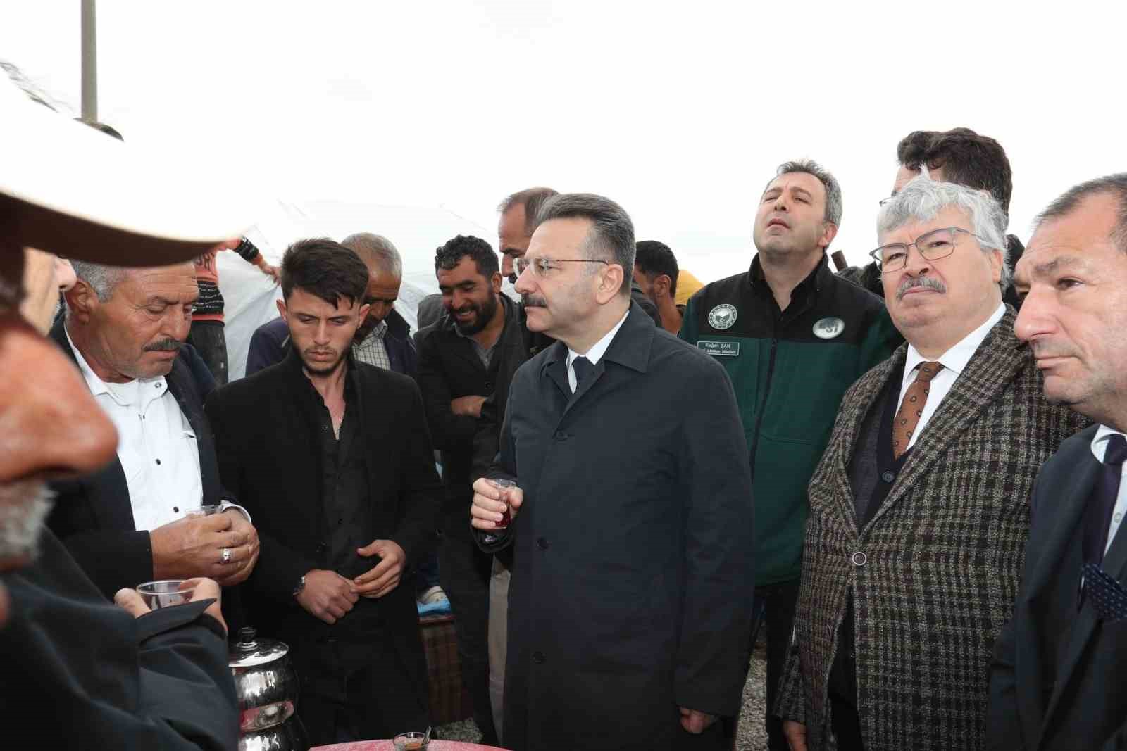 Vali Hüseyin Aksoy, doludan etkilenen bölgeleri ziyaret etti