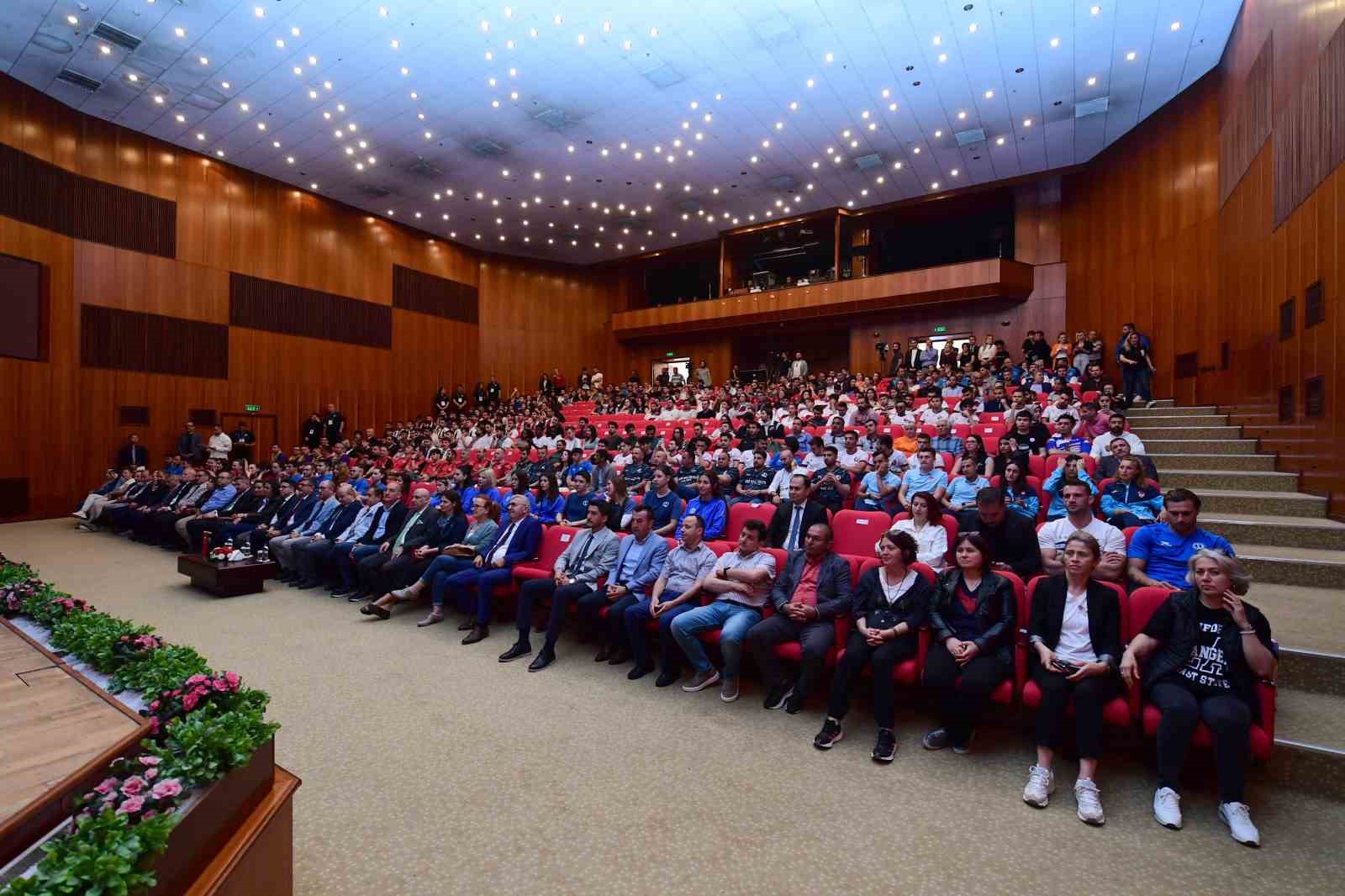 2024 Anadolu Üniversitesi Spor Ödülleri sahiplerini buldu