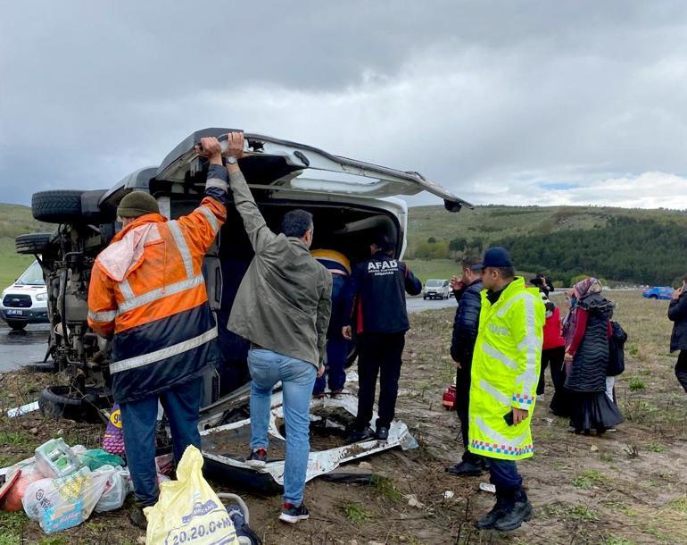 Ardahan'da rehabilitasyon öğrencilerinin de taşındığı yolcu minibüsü kaza yaptı; 1 ölü, 7'si öğrenci 13 yaralı