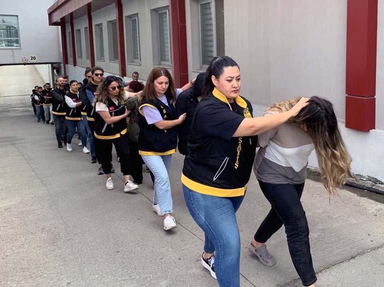 Müstehcen fotoğraf gönderip, kız çocuklarına ait olduğu tehdidiyle 1,5 milyon lira dolandırdılar