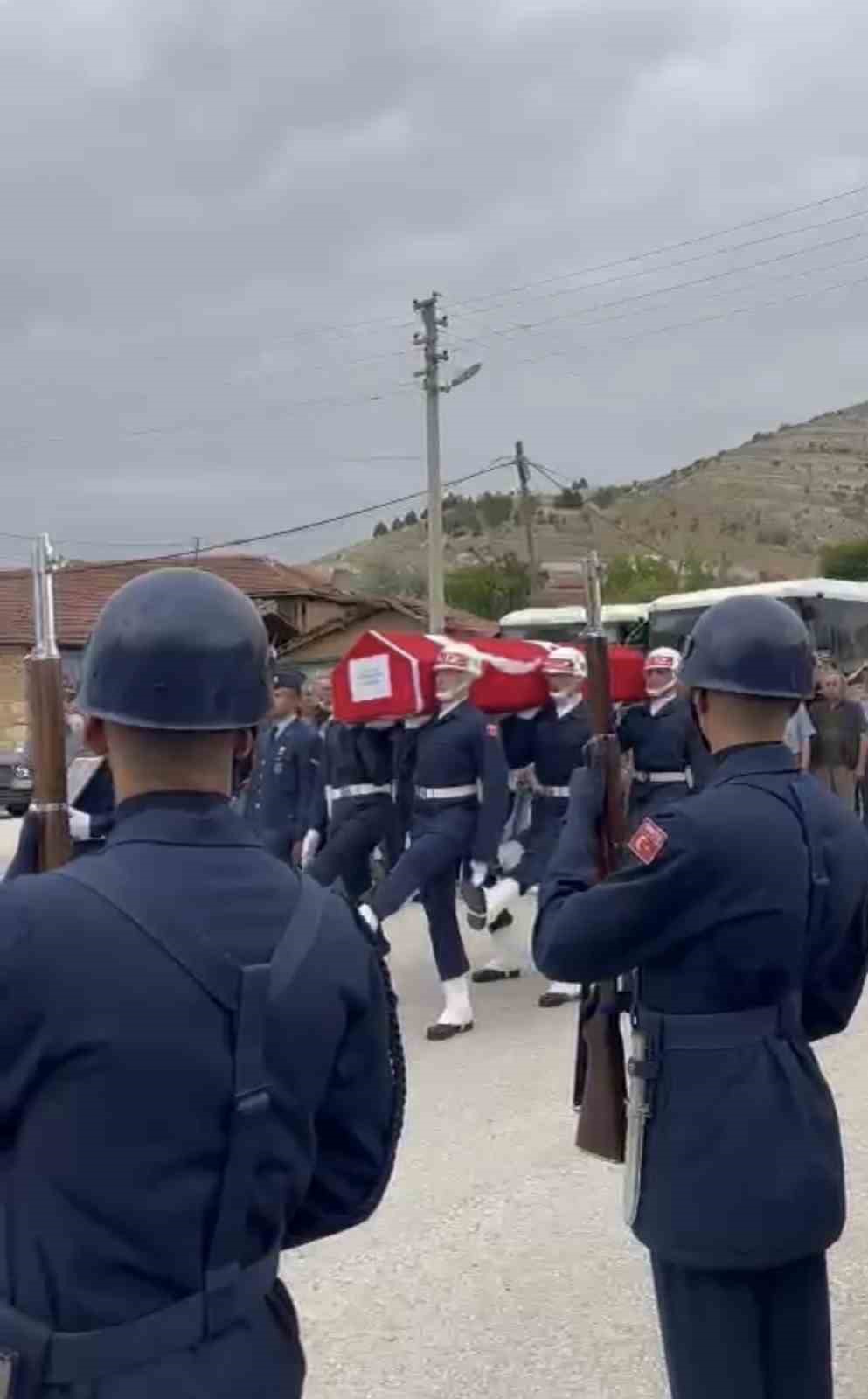 Kıbrıs gazisi askeri törenle son yolculuğuna uğurlandı