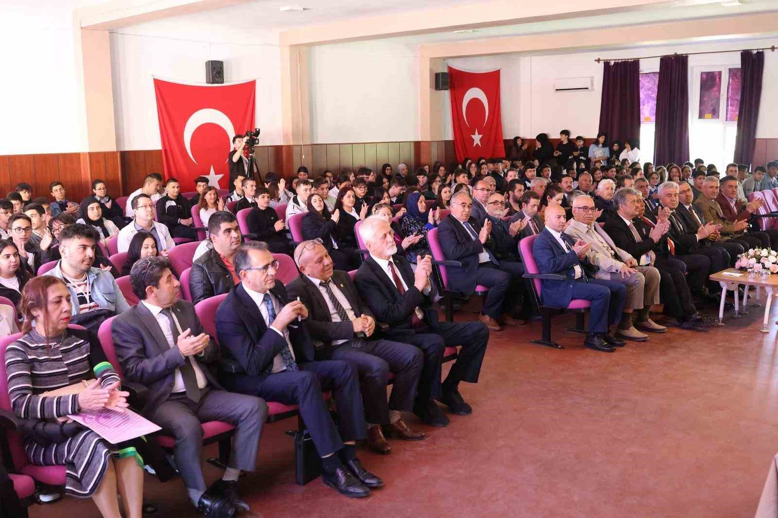 Öğrencilerle buluşan iş insanları değerli tavsiyeler verdi