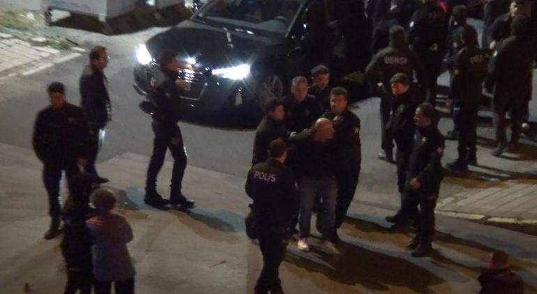 Silivri'de alkolmetreyi üflemeyip polisi tehdit ettiler: 3 gözaltı