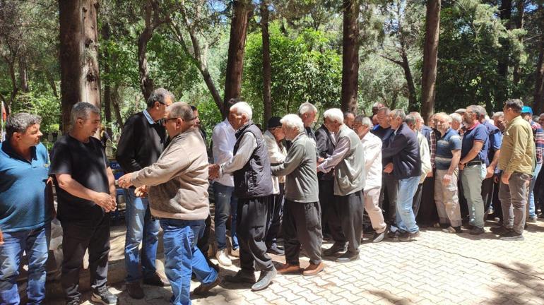 Sağlık çalışanlarına kürekli saldırı şüphelisi, babasının cenazesine katıldıktan sonra gözaltına alındı