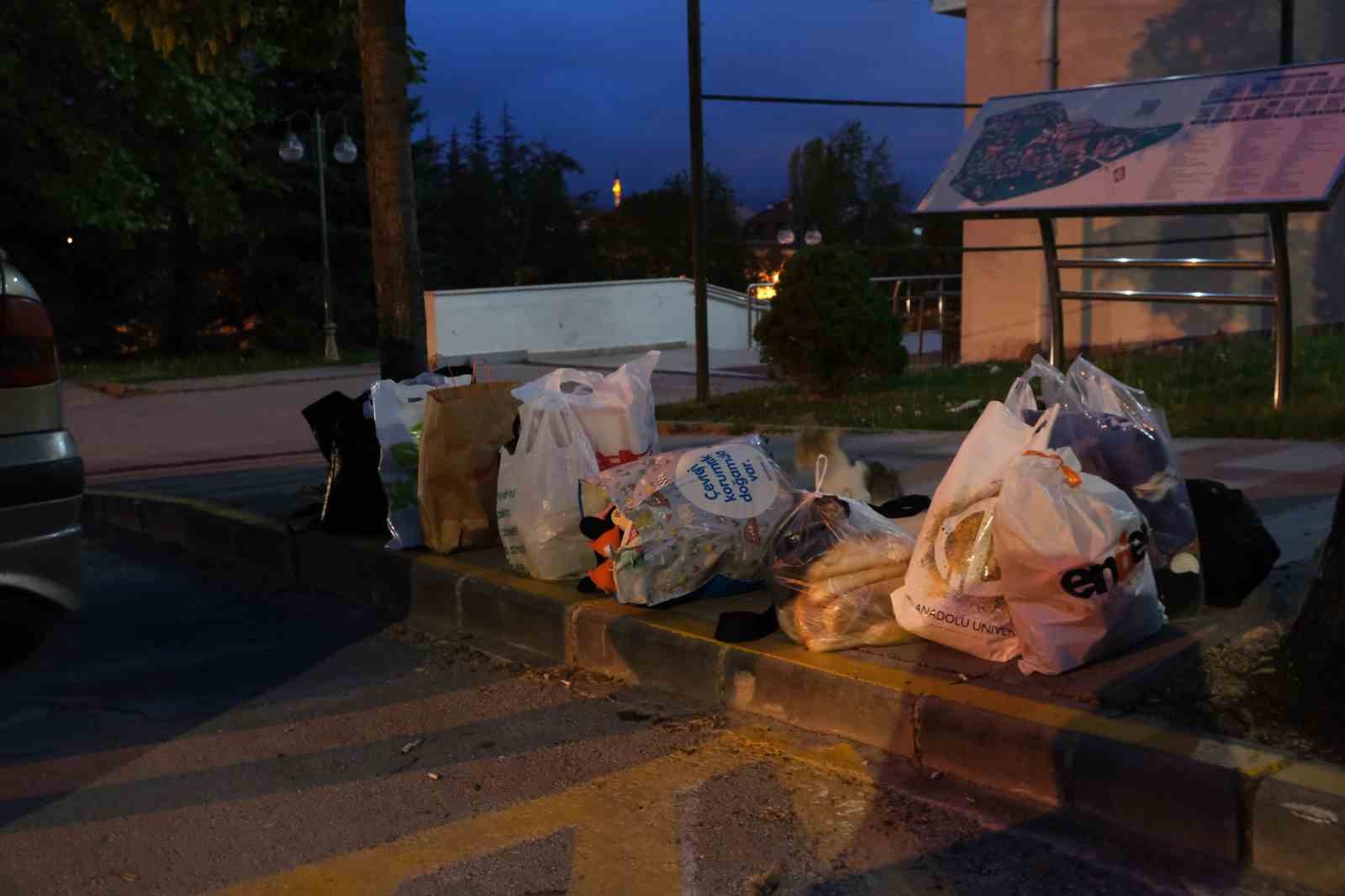 Anadolu Üniversitesi öğrencileri deprem bölgesinde kütüphaneler kurmak için yola çıktı