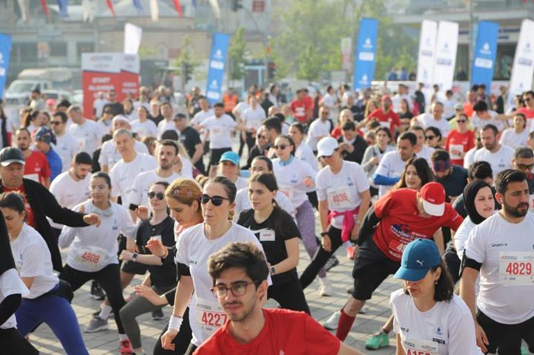 İstanbul'da binlerce kişi 19 Mayıs coşkusuyla koştu