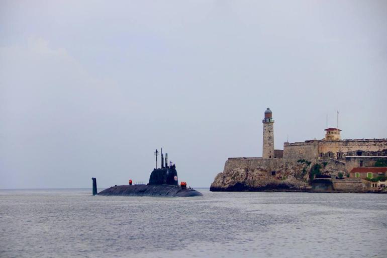 Rus donanmasından savaş gemileri, Küba’nın Havana Limanı’nda