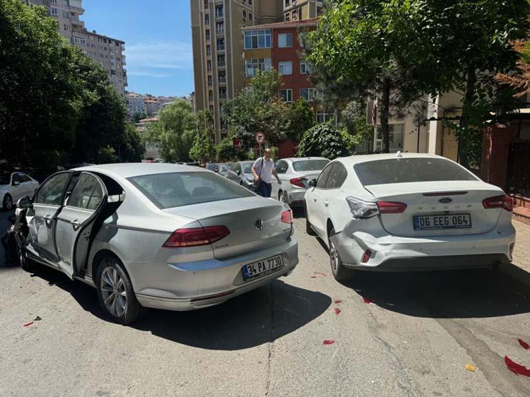 Kadıköy'de alkollü sürücü park halindeki 3 araca çarptı