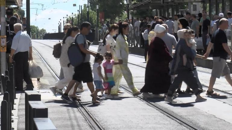 Fatih'te tramvay yolunda kaza