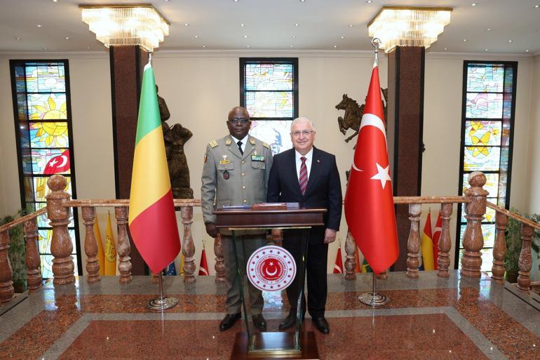 Bakan Güler, Mali Kara Kuvvetleri Komutanı Tuğgeneral Samake ile görüştü