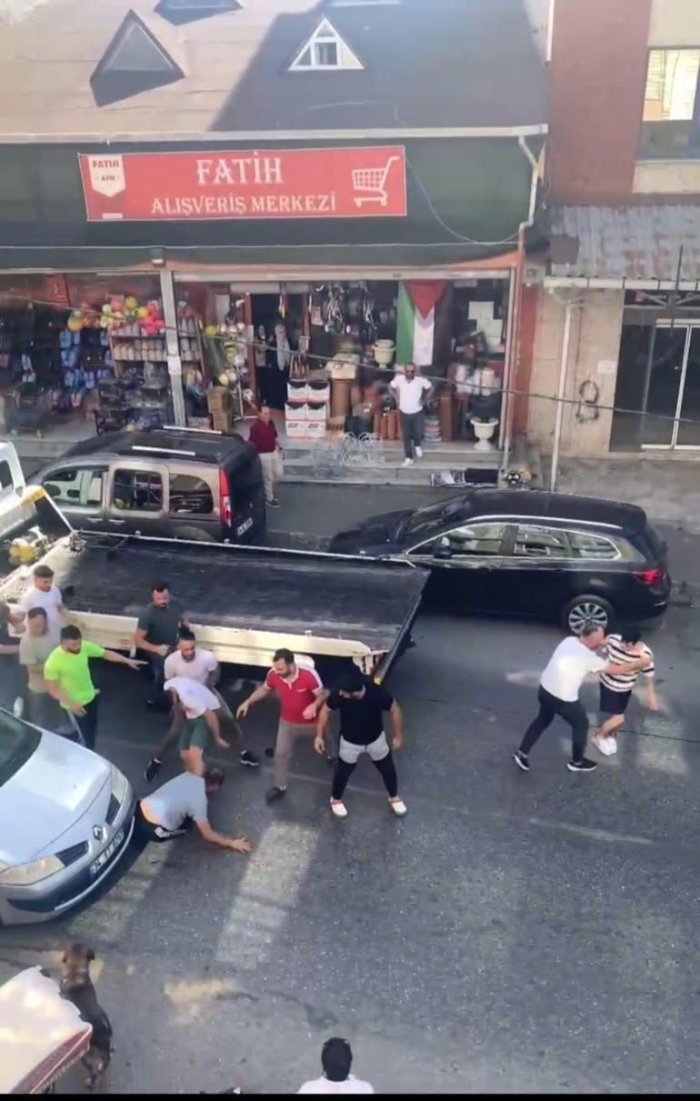 Beykoz'da trafik kavgası; yere yatırılan sürücü defalarca tekmelendi