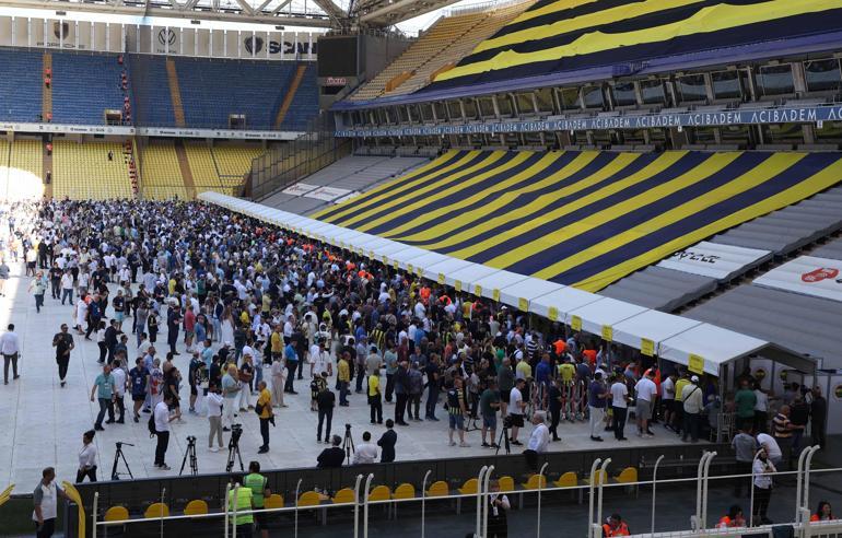 Fenerbahçe'de başkanlık seçimi için oy verme işlemi başladı