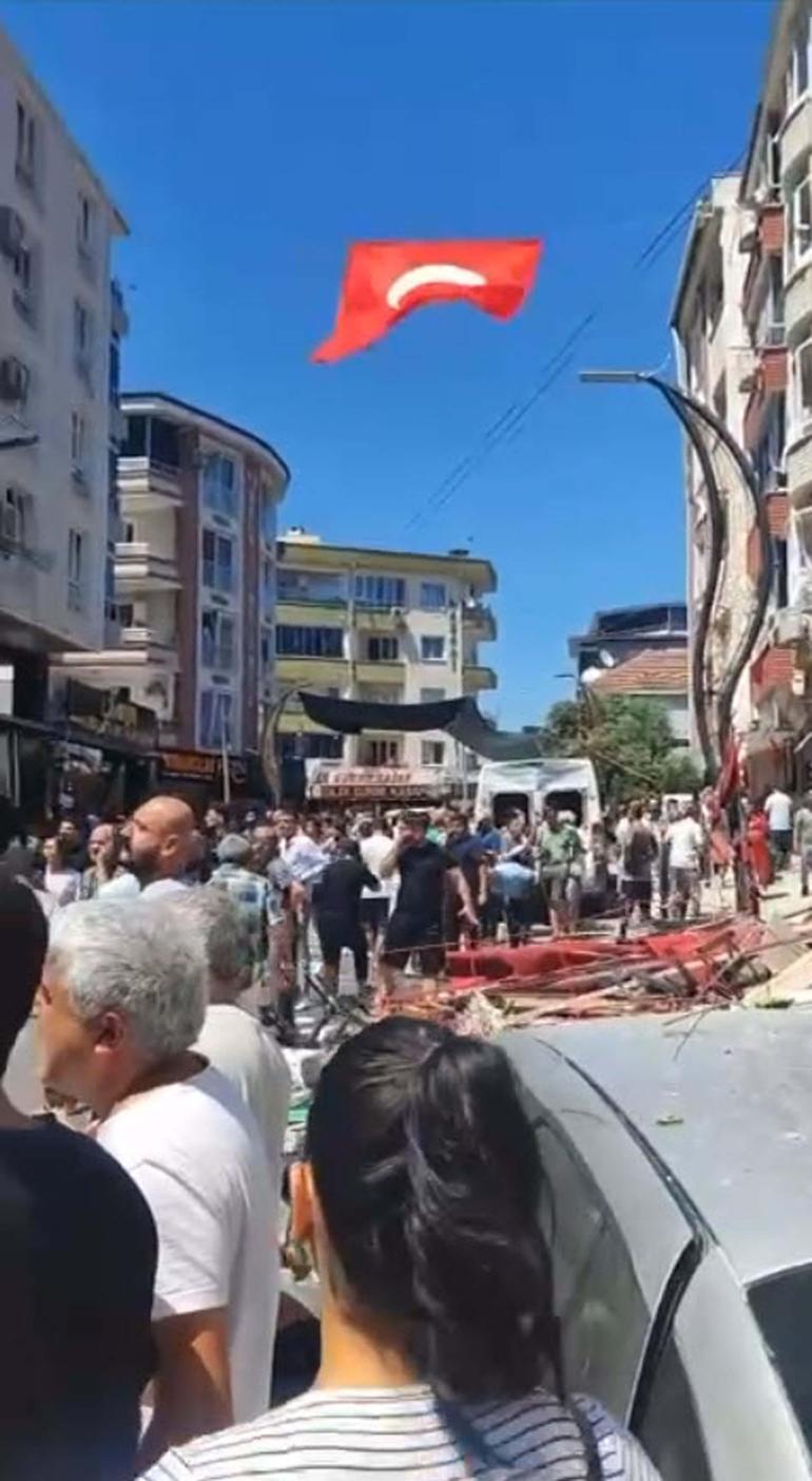 İzmir'de unlu mamuller işletmesinde patlama; yaralılar var