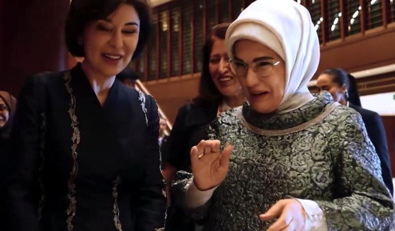 Emine Erdoğan, Özbekistan Cumhurbaşkanı'nın eşiyle Millet Kütüphanesi'ni gezdi