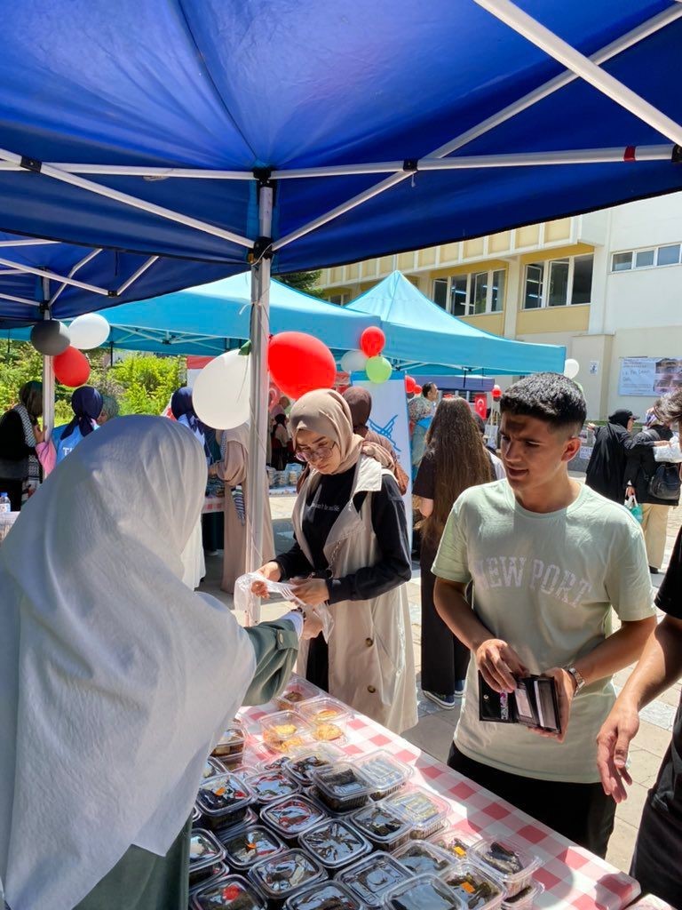 Eskişehir’de Filistin halkı için hayır pazarı düzenlendi