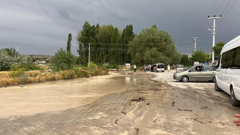 Nevşehir'de sağanak sele neden oldu