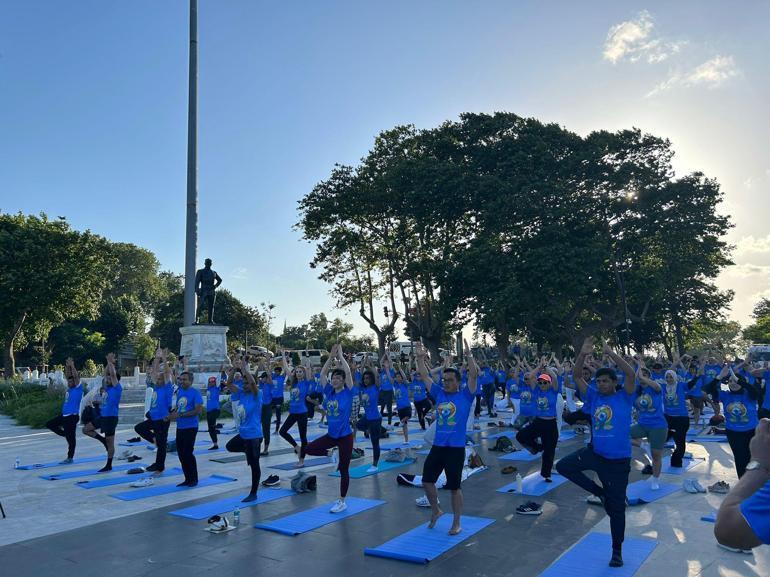 Yoga severler 10’uncu Uluslararası Yoga Günü'nde Sarayburnu’nda bir araya geldi