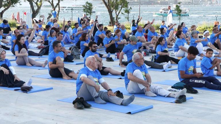 Yoga severler 10’uncu Uluslararası Yoga Günü'nde Sarayburnu’nda bir araya geldi