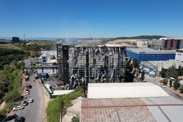 Tuzla'da yanan fabrika havadan görüntülendi