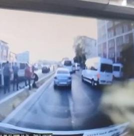 Büyükçekmece'de hırsızlarla polis arasındaki kovalamaca kamerada