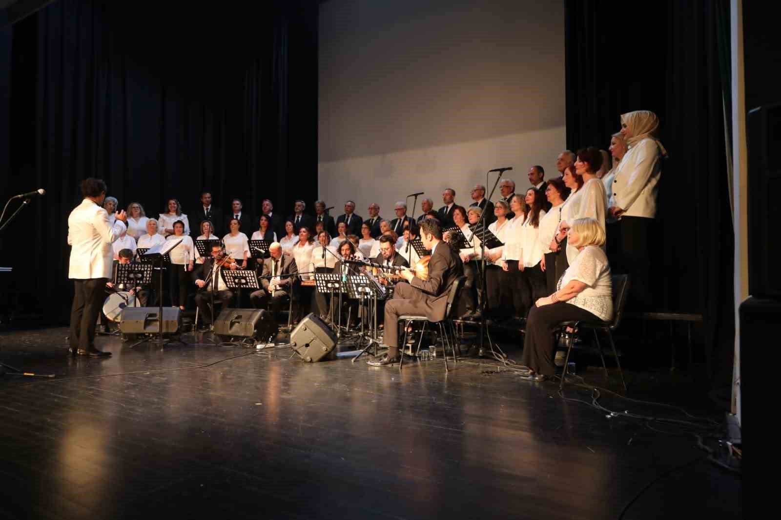 Odunpazarı Belediyesi Türk Müziği Korosu dinleyenleri mest etti