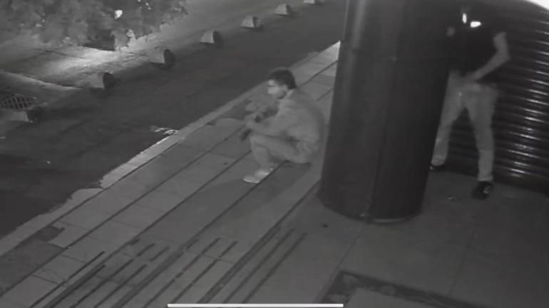 Gaziosmanpaşa'da kolona kaplı alüminyumu çalan hırsızlar kamerada