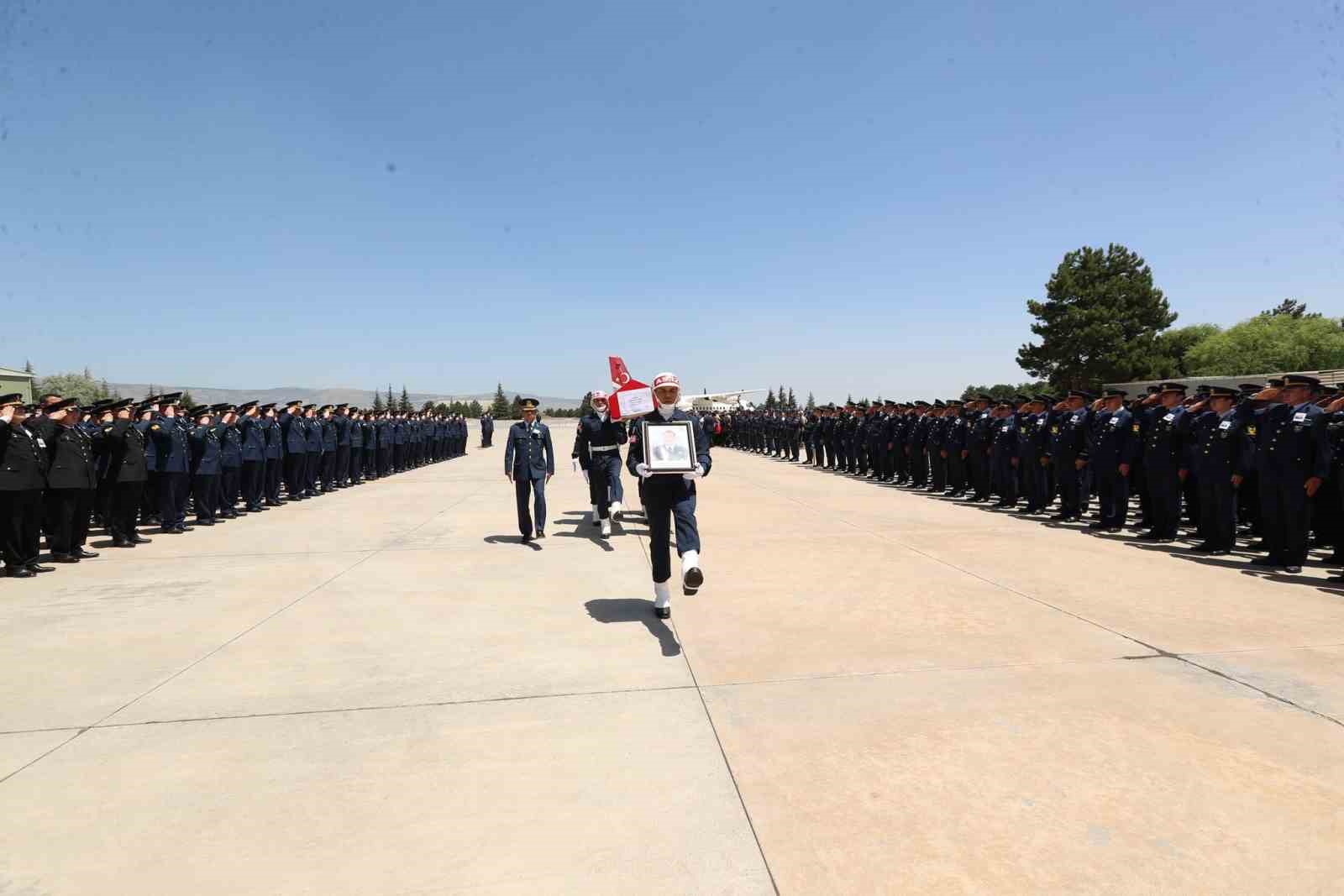 Şehit Hava Pilot Albay Gökhan Özen’in naaşı Eskişehir’e getirildi