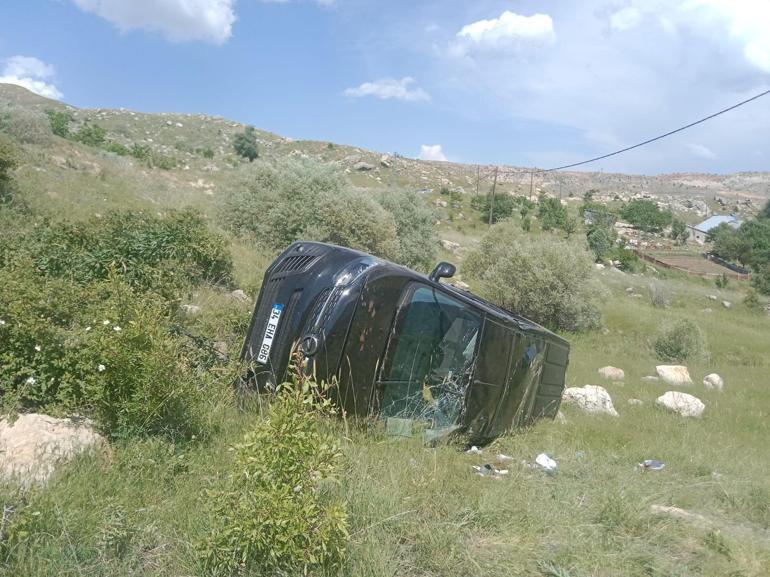 Tunceli'de İlçe Milli Eğitim Müdürü'nün kullandığı kamyonet, YKS dönüşü şarampole yuvarlandı: 4 yaralı