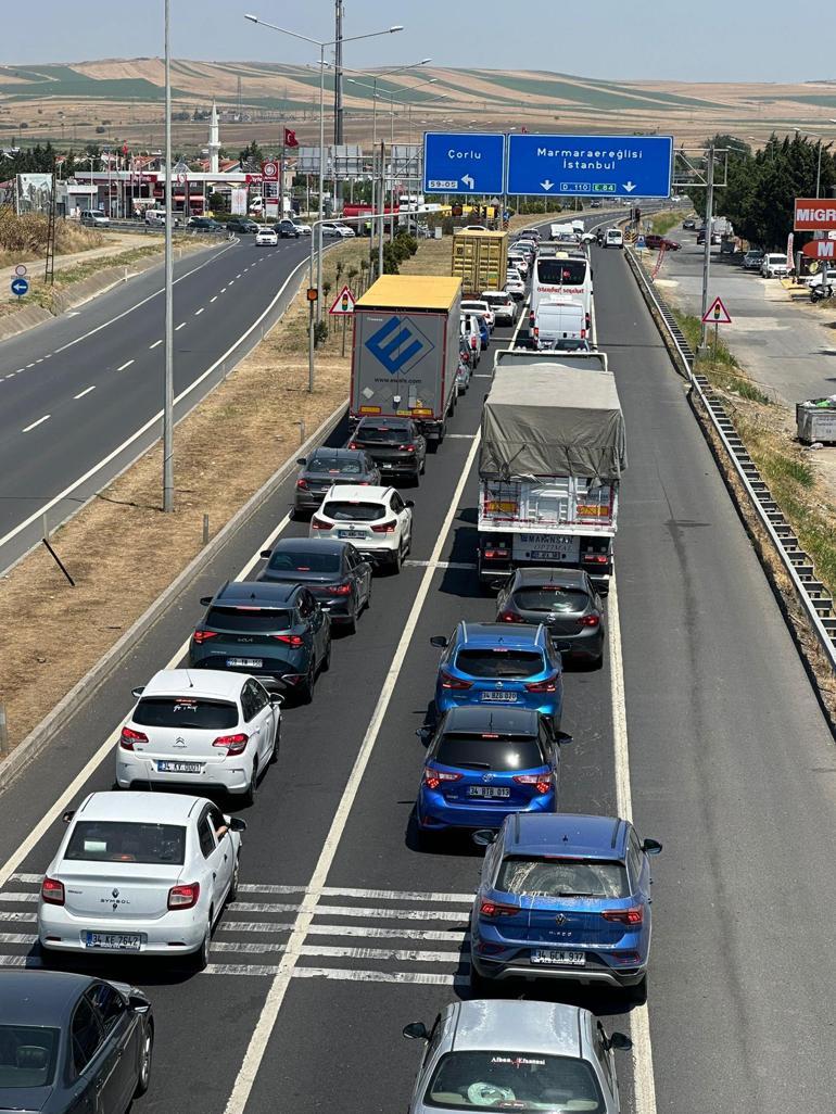 Tekirdağ'dan İstanbul yönüne araç yoğunluğu bugün de sürüyor