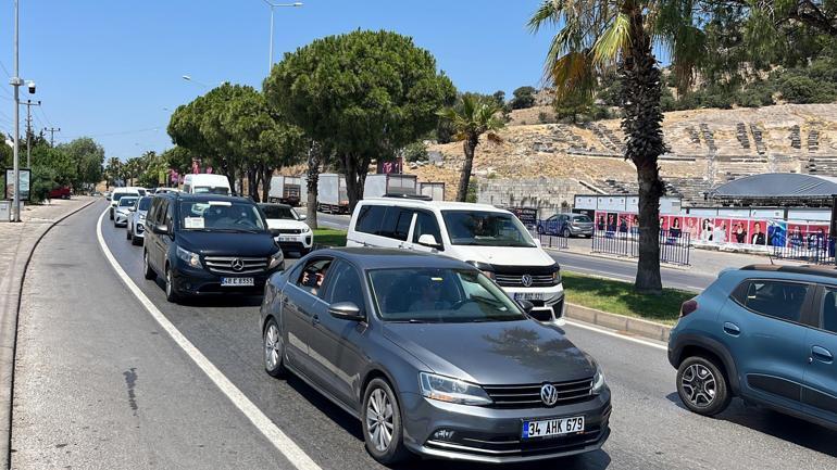 Tatilciler dönüş yolunda; Bodrum'dan 24 saatte 30 bin araç çıkış yaptı