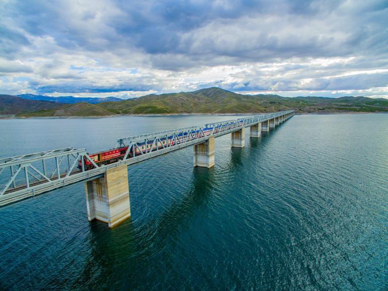 Bakan Uraloğlu: Turistlik Tatvan Treni, 24 Haziran'da yola çıkıyor